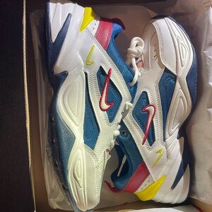 Nike M2’s tekno